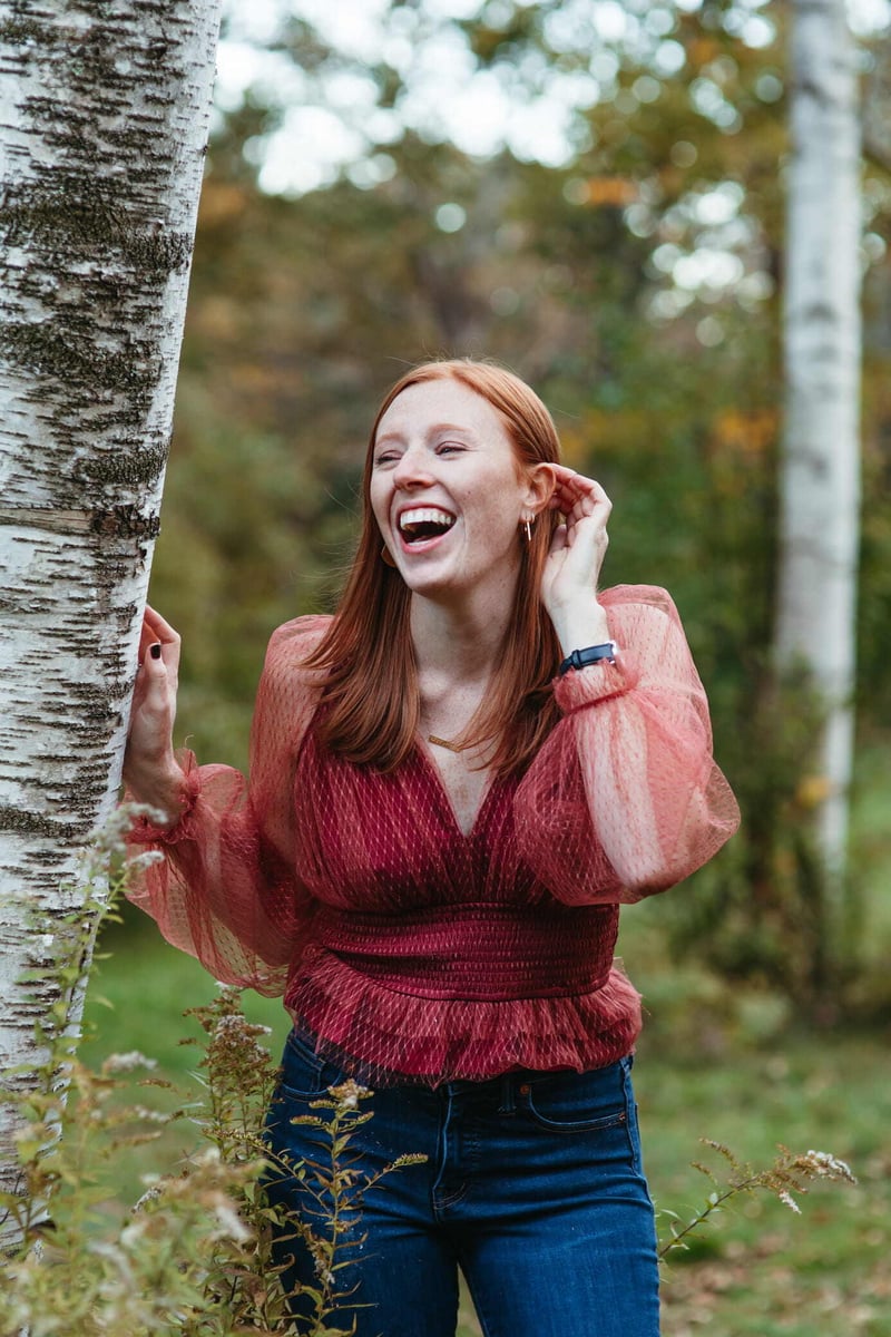 how to pose in pictures for fall or an autumn photoshoot